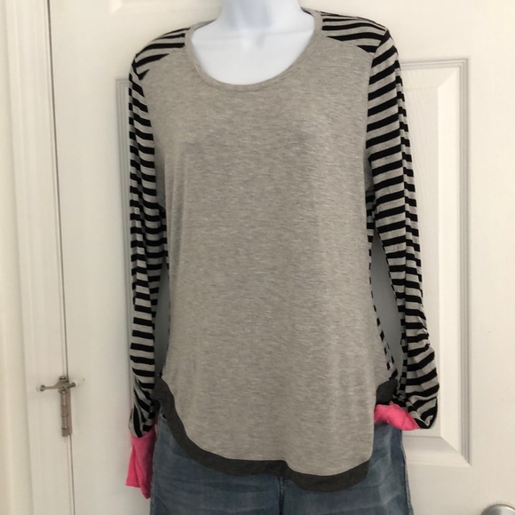 🖐 Mondetta Workout Top with Hi-Low Hem - Picture 1 of 7